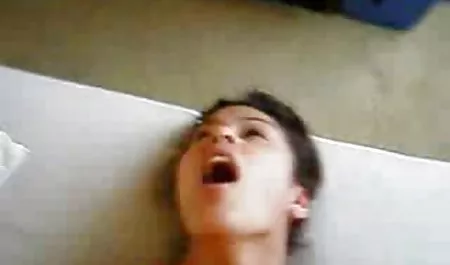 Wanita seksi perang bokep melakukan foto selfie.MP4