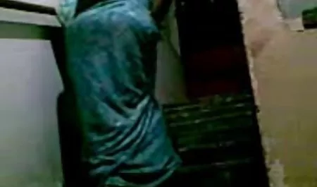 Gadis itu tahu cara pijat penis film bokop dengan toket besar