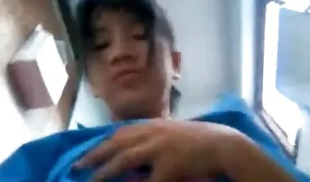 Manis provokatif rambut pilem bokeb pirang video amatir di luar ruangan