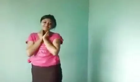 Anggur Reid, seorang penata situs bokep 2018 rambut yang baik, tapi...