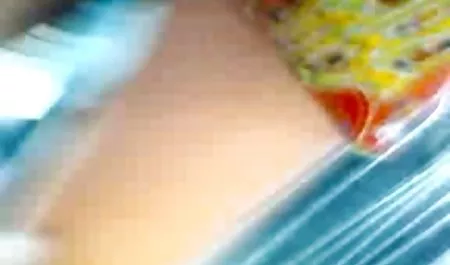Toket besar film bokep orang hamil kantor milf menggunakan kaki untuk menghukum karyawan