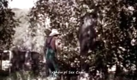 Dia menyaksikan istrinya video bokep barat mom roselyn