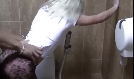 Toket besar rambut pirang tempat umum sepong amatir film bokep ayu azhari